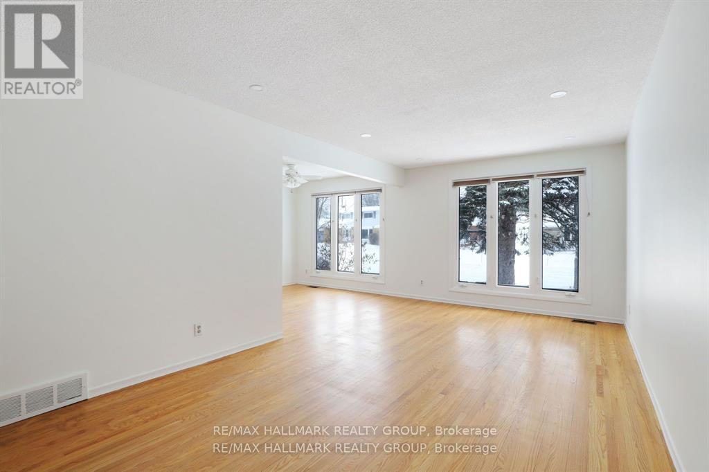 1948 Sharel Drive, Ottawa, Ontario  K1H 6W2 - Photo 4 - X12695438