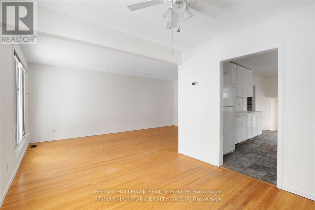 1948 Sharel Drive, Ottawa, Ontario  K1H 6W2 - Photo 8 - X12695438