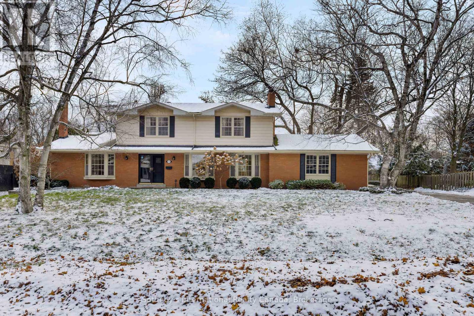 174 Claxton Drive, Oakville, Ontario  L6J 4N9 - Photo 1 - W12695084