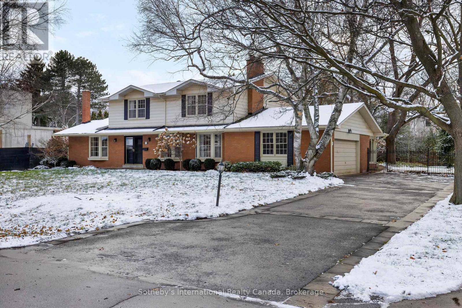 174 Claxton Drive, Oakville, Ontario  L6J 4N9 - Photo 2 - W12695084