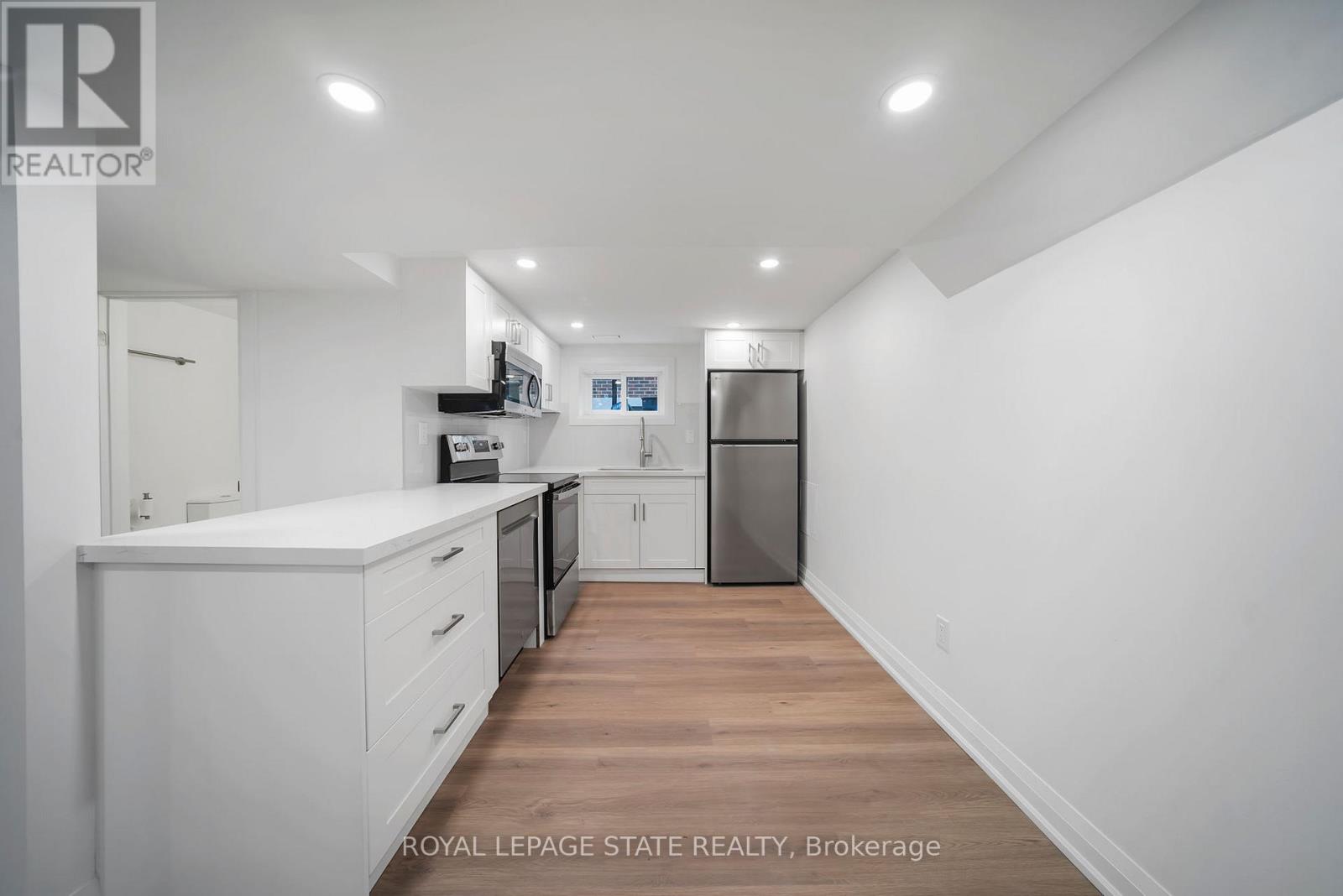 Unit 2 - 172 East 34th Street, Hamilton, Ontario  L8V 3W6 - Photo 8 - X12694990