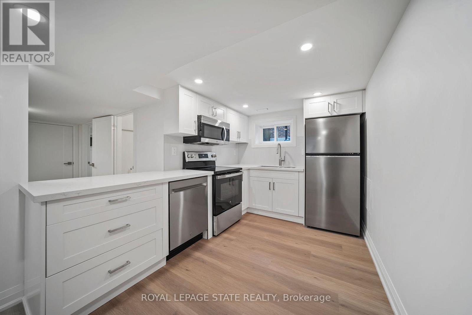 Unit 2 - 172 East 34th Street, Hamilton, Ontario  L8V 3W6 - Photo 9 - X12694990