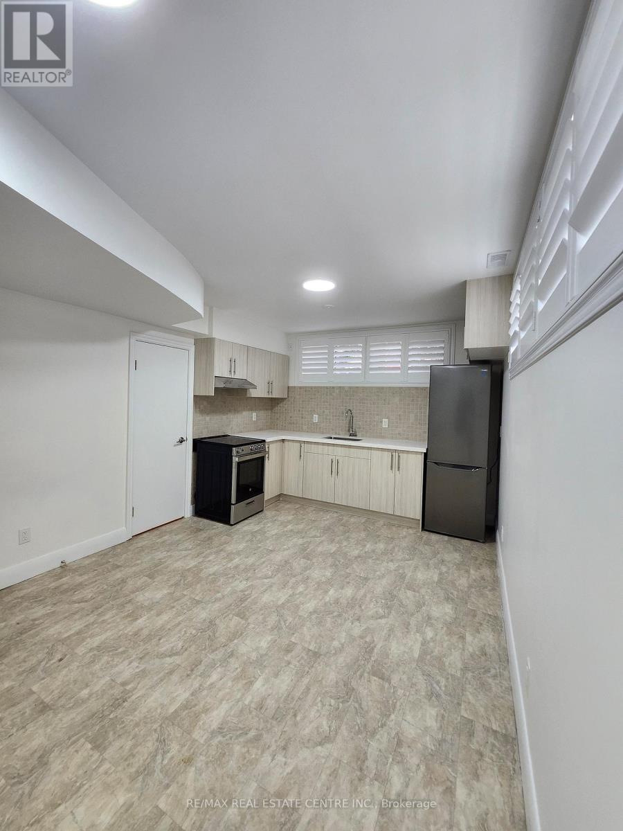 2 - 109 Bruce Street, Kitchener, Ontario  N2B 1Y9 - Photo 3 - X12695044