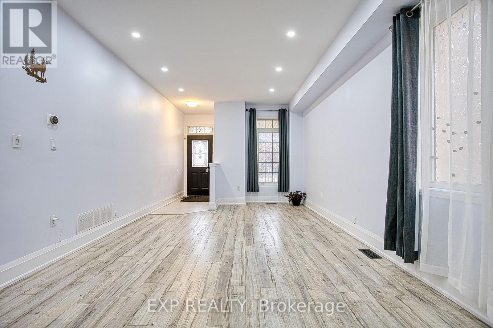 20 Goldeye Drive, Hamilton, Ontario  L8E 6C2 - Photo 6 - X12695078