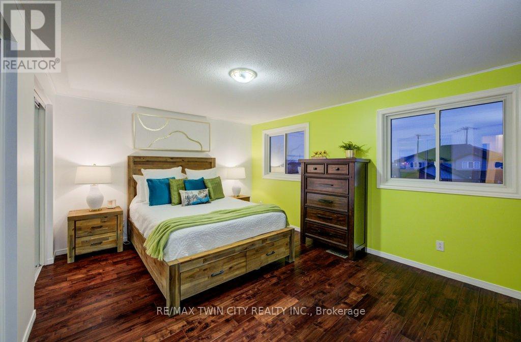 33 Orchid Crescent, Waterloo, Ontario  N2E 3N3 - Photo 15 - X12695270