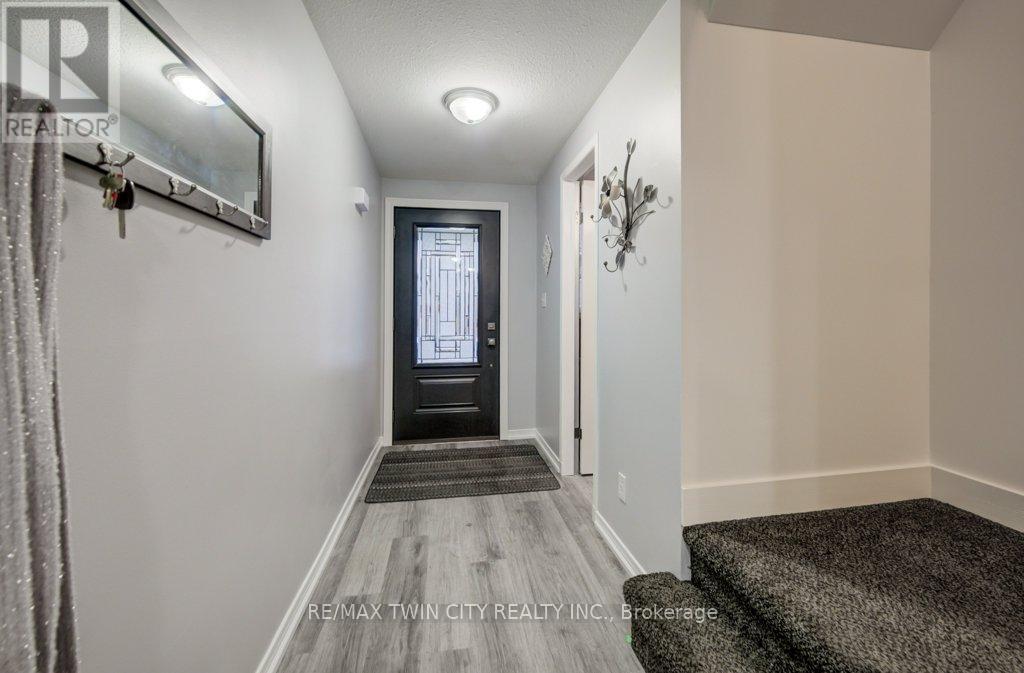 33 Orchid Crescent, Waterloo, Ontario  N2E 3N3 - Photo 3 - X12695270