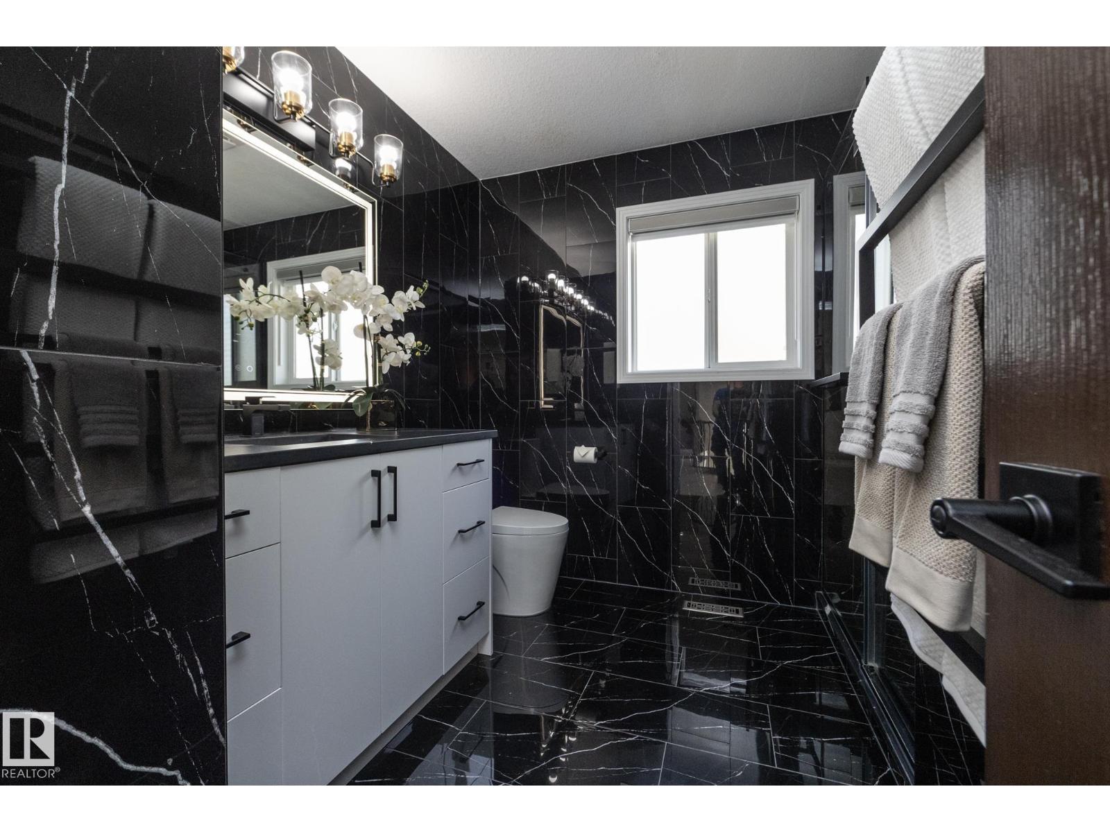 926 Thompson Pl Nw, Edmonton, Alberta  T6R 3K4 - Photo 32 - E4469963