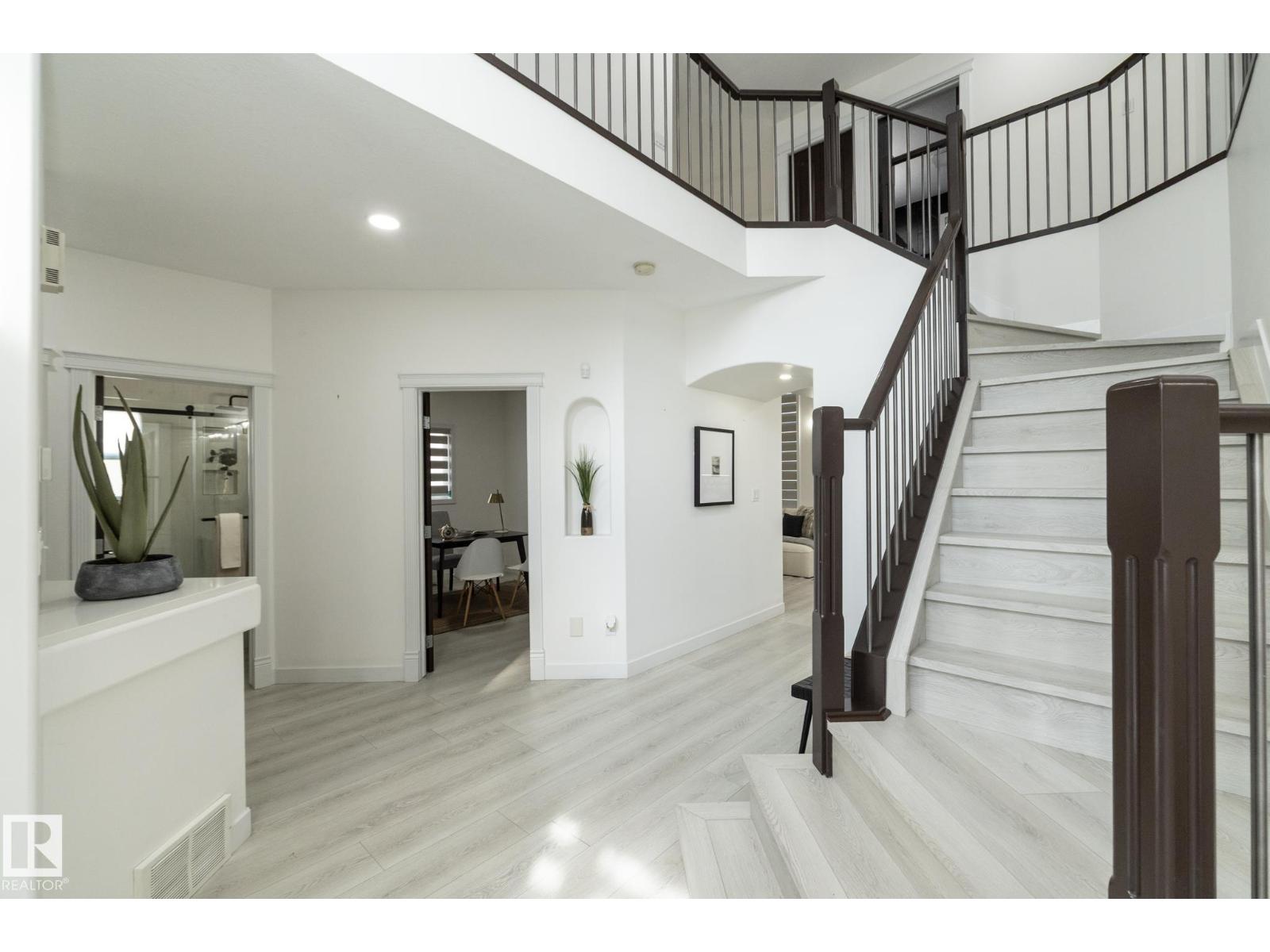 926 Thompson Pl Nw, Edmonton, Alberta  T6R 3K4 - Photo 9 - E4469963