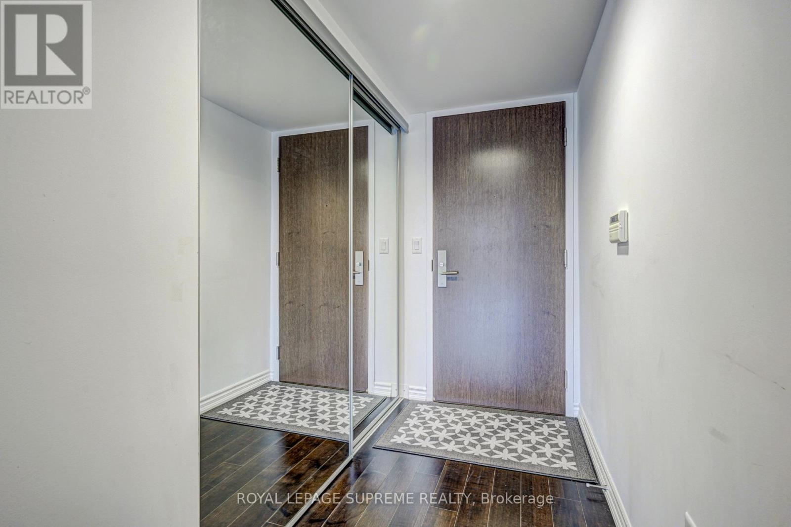 1122 - 386 Yonge Street, Toronto, Ontario  M5B 0A5 - Photo 3 - C12695420