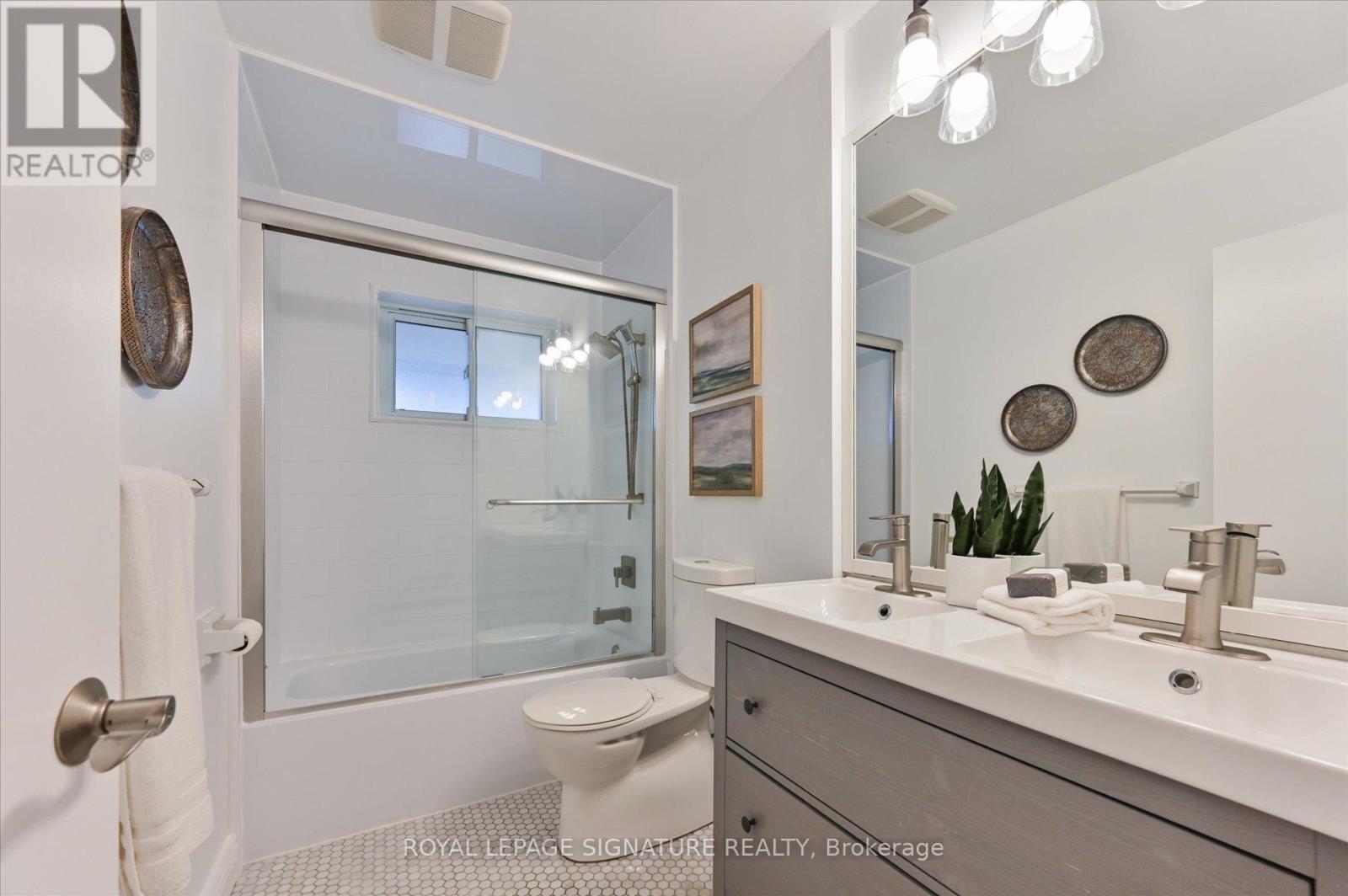 189 Sloane Avenue, Toronto, Ontario  M4A 2C5 - Photo 12 - C12695422