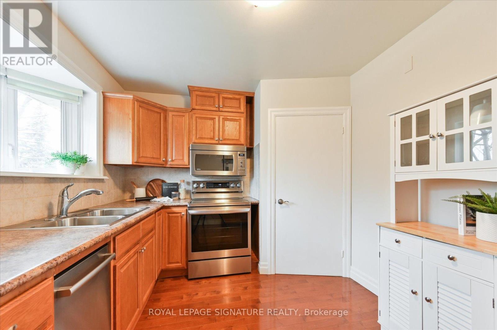 189 Sloane Avenue, Toronto, Ontario  M4A 2C5 - Photo 7 - C12695422