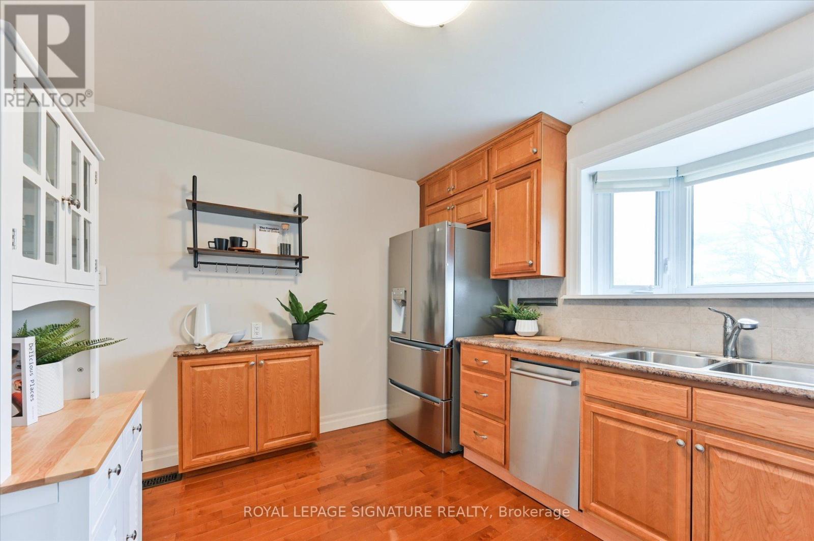 189 Sloane Avenue, Toronto, Ontario  M4A 2C5 - Photo 8 - C12695422