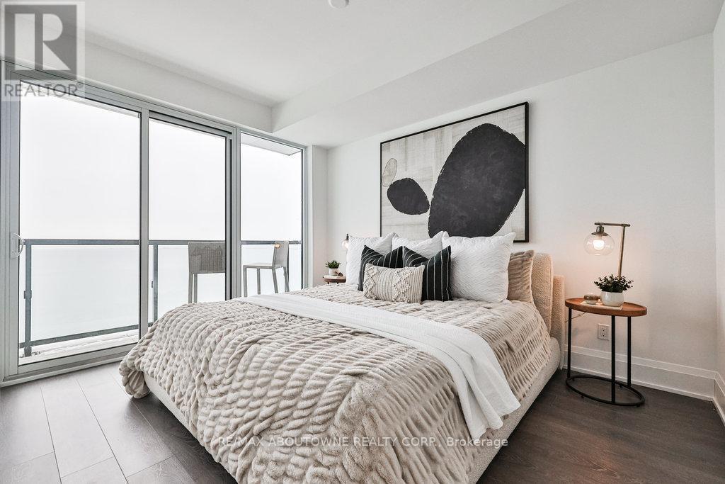 2204 - 370 Martha Street, Burlington, Ontario  L7R 0G9 - Photo 21 - W12662384