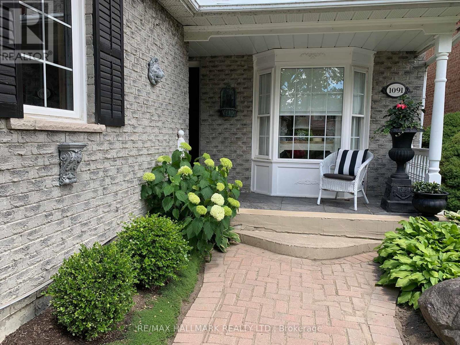 1091 Benton Crescent, Pickering, Ontario  L1X 1N2 - Photo 2 - E12695366