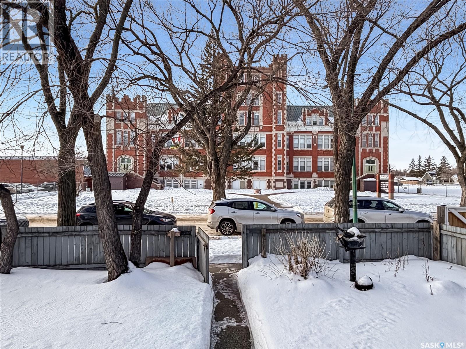 722 K Avenue S, Saskatoon, Saskatchewan  S7M 2E6 - Photo 2 - SK026769