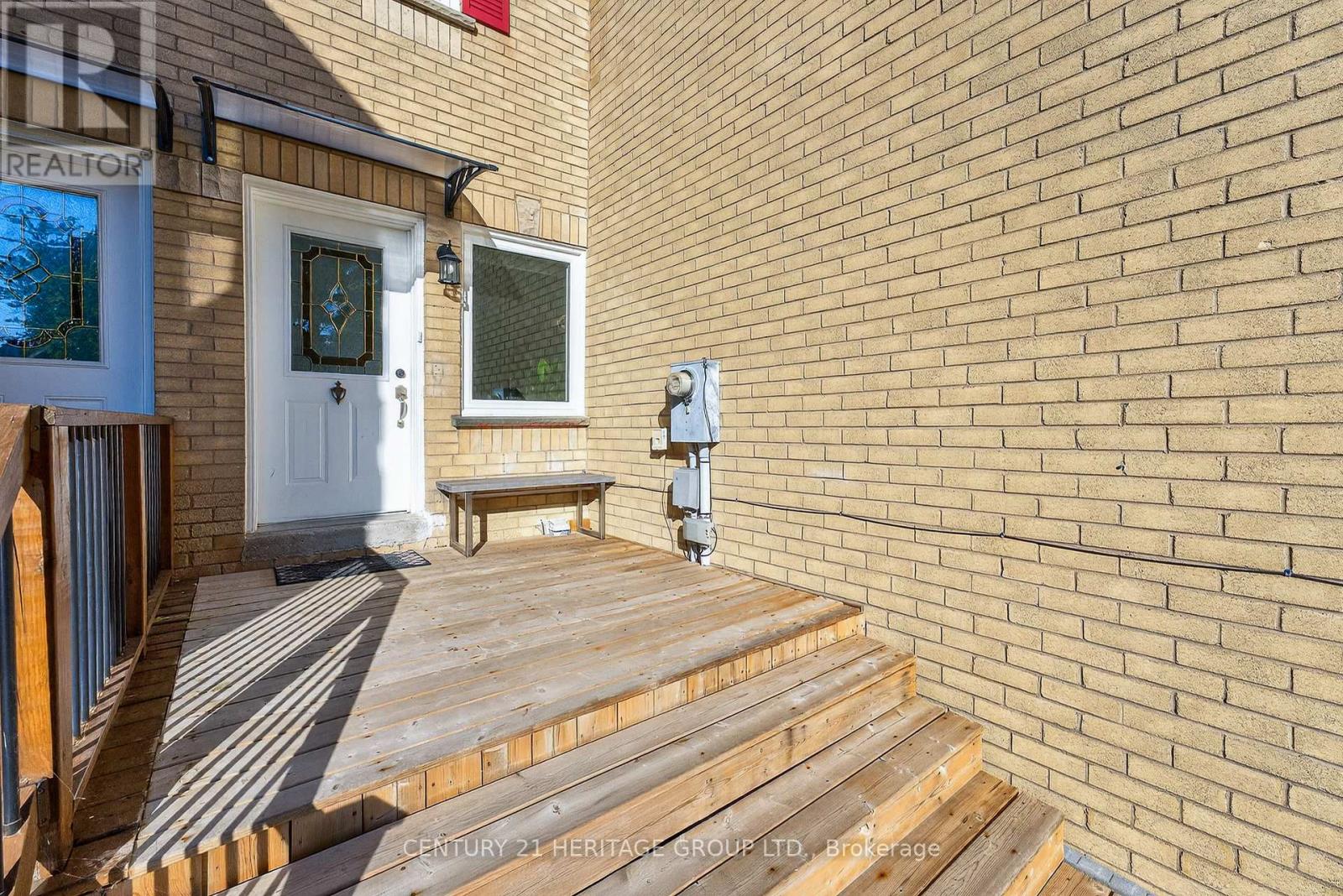 112 Sandfield Drive, Aurora, Ontario  L4G 6T3 - Photo 2 - N12695306