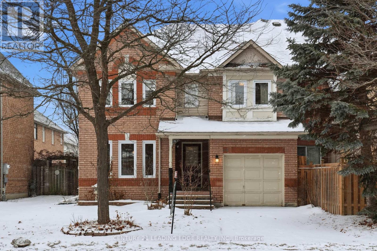 60 SNEDDEN AVENUE, Aurora, Ontario