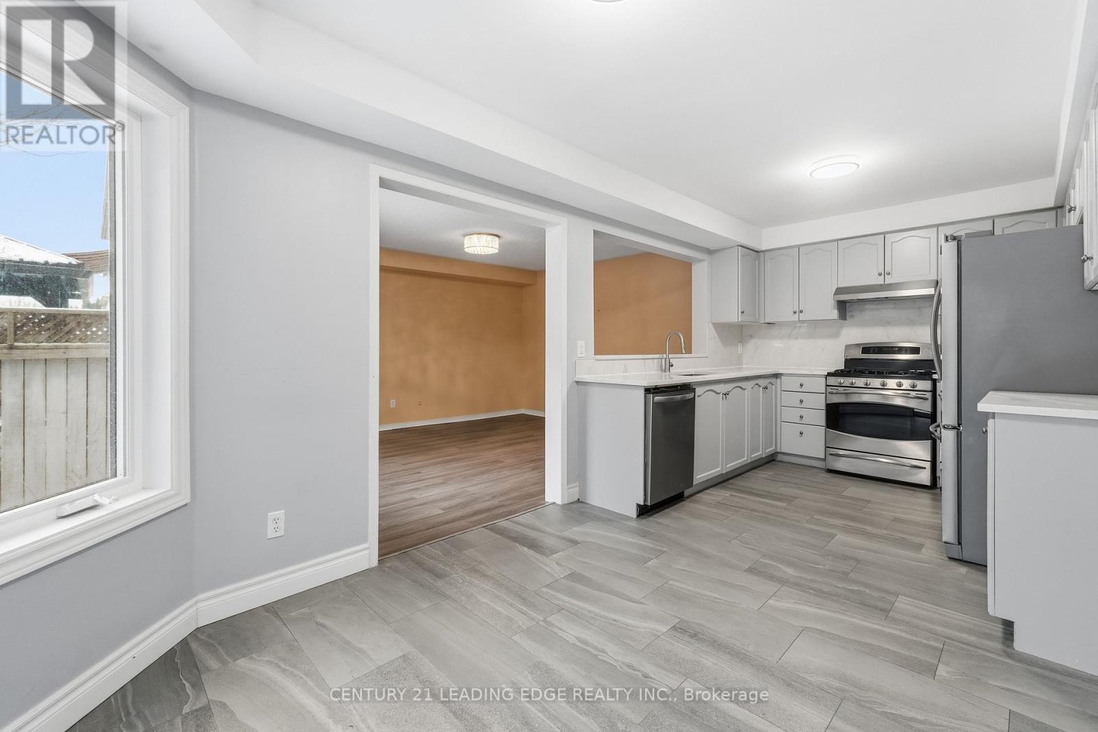 60 Snedden Avenue, Aurora, Ontario  L4G 7K6 - Photo 13 - N12695370