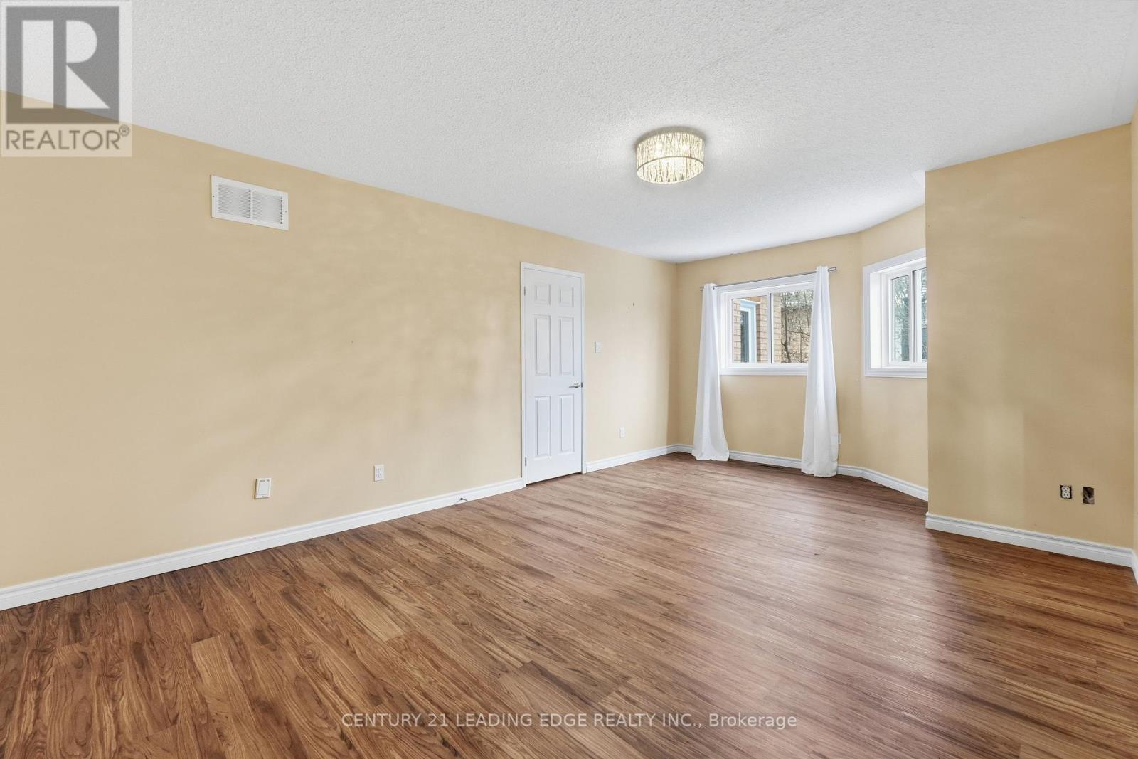 60 Snedden Avenue, Aurora, Ontario  L4G 7K6 - Photo 28 - N12695370