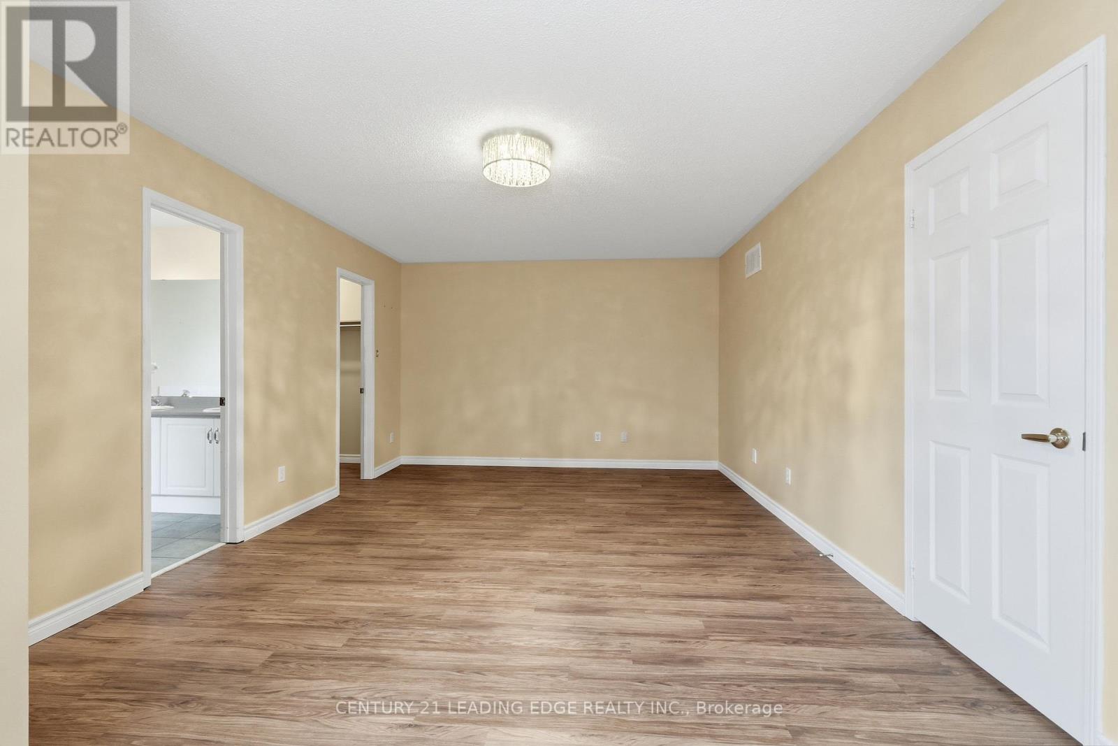 60 Snedden Avenue, Aurora, Ontario  L4G 7K6 - Photo 29 - N12695370