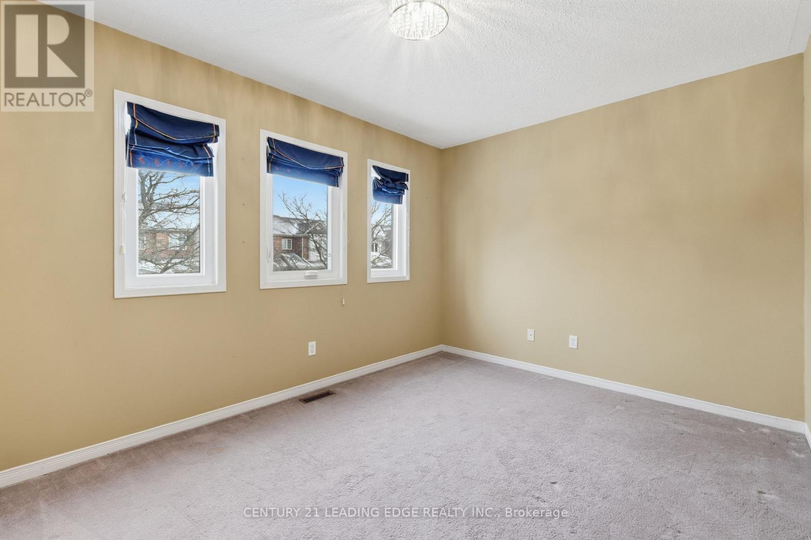 60 Snedden Avenue, Aurora, Ontario  L4G 7K6 - Photo 38 - N12695370