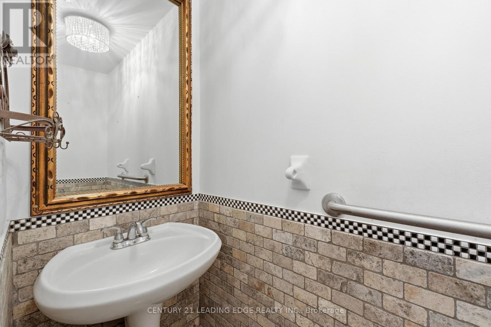 60 Snedden Avenue, Aurora, Ontario  L4G 7K6 - Photo 43 - N12695370