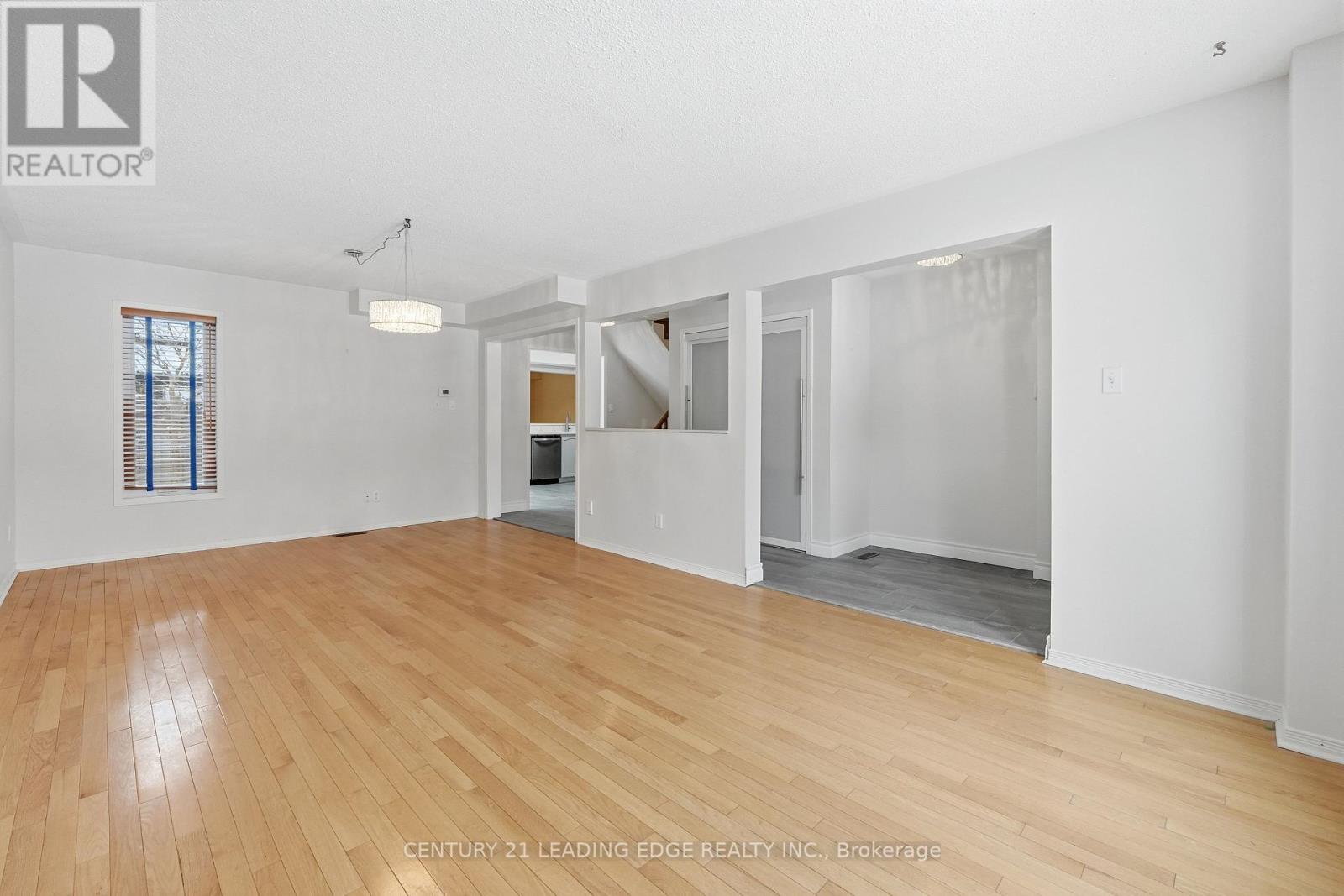 60 Snedden Avenue, Aurora, Ontario  L4G 7K6 - Photo 8 - N12695370