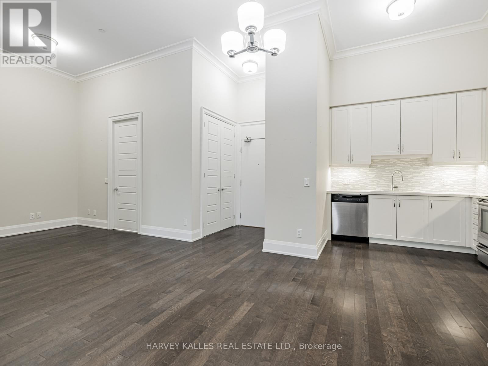 112 - 7 Bond Crescent, Richmond Hill, Ontario  L4E 1E6 - Photo 3 - N12695394