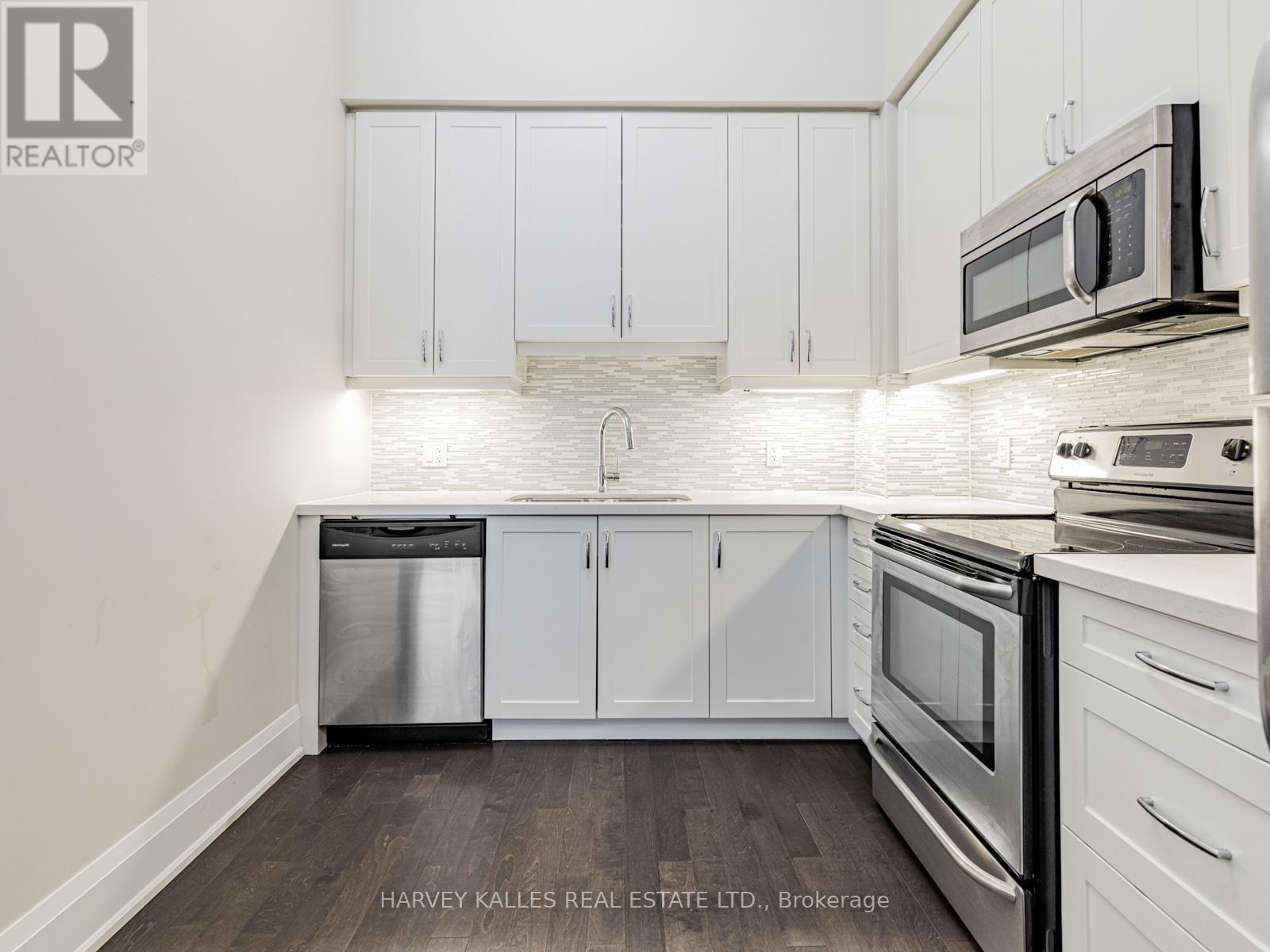 112 - 7 Bond Crescent, Richmond Hill, Ontario  L4E 1E6 - Photo 5 - N12695394