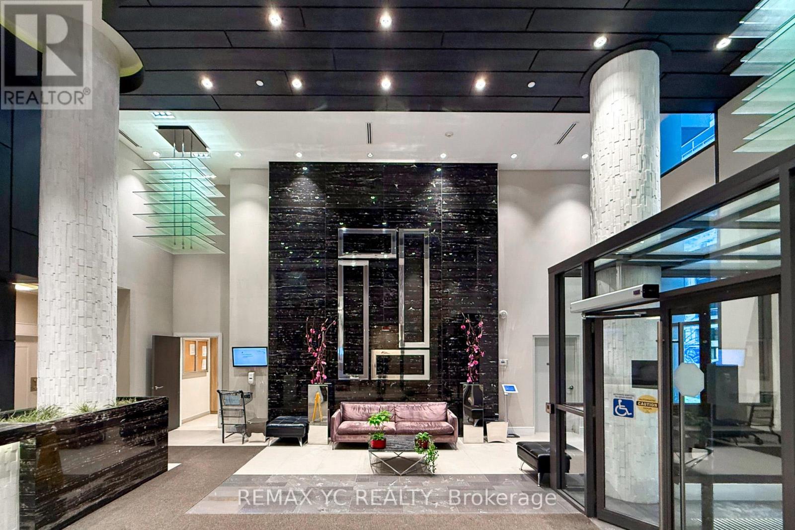 201 - 9191 Yonge Street, Richmond Hill, Ontario  L4C 1E2 - Photo 2 - N12695436