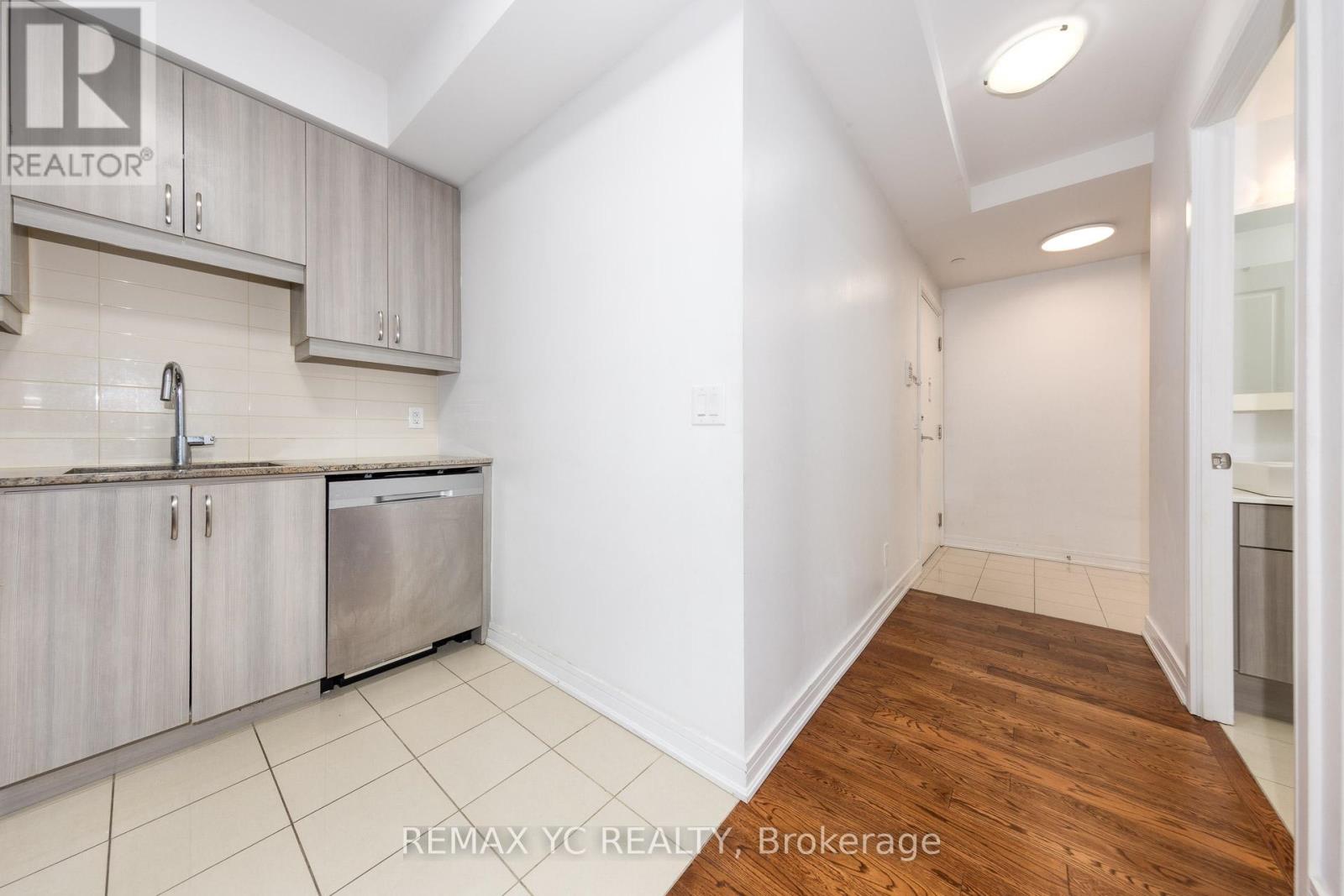 201 - 9191 Yonge Street, Richmond Hill, Ontario  L4C 1E2 - Photo 7 - N12695436