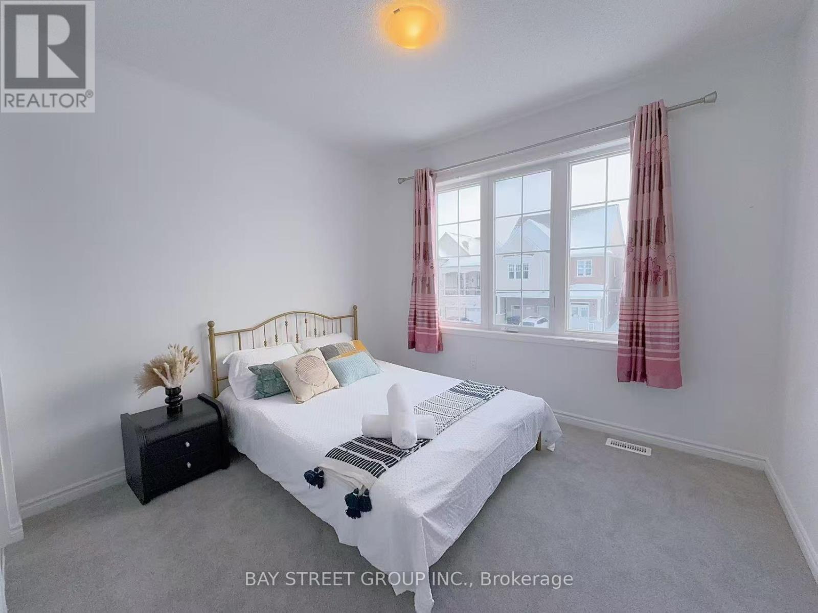 704 Mika Street, Innisfil, Ontario  L9S 0R7 - Photo 10 - N12695440