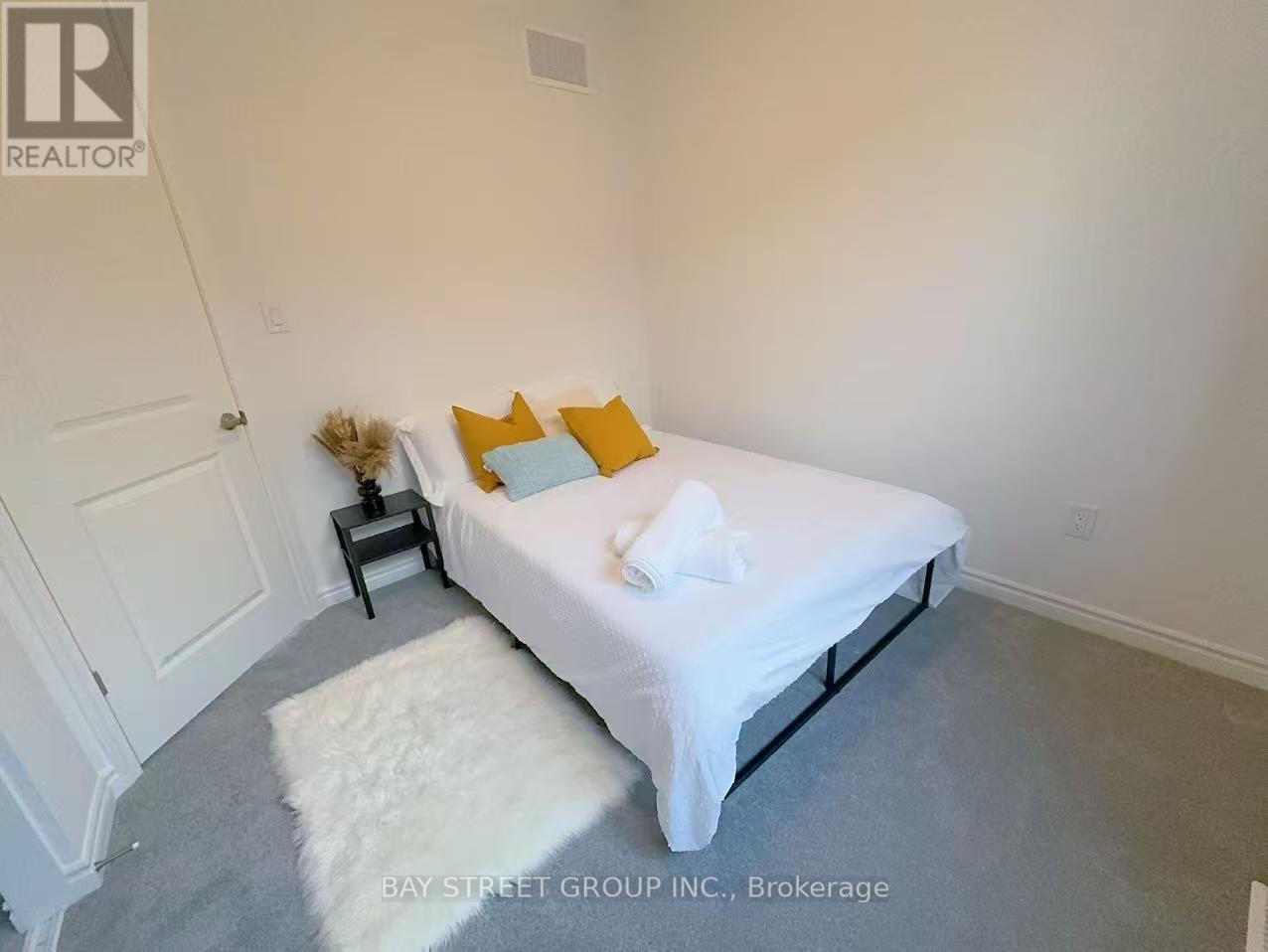 704 Mika Street, Innisfil, Ontario  L9S 0R7 - Photo 12 - N12695440