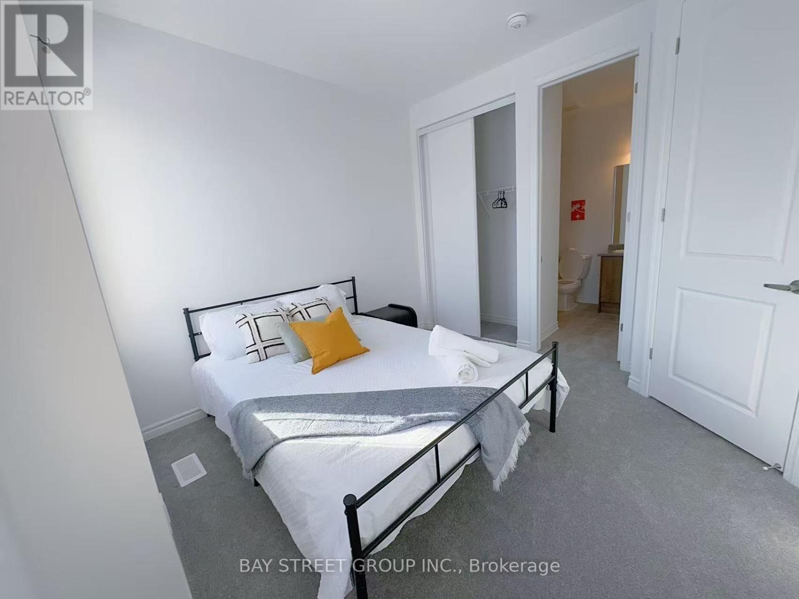 704 Mika Street, Innisfil, Ontario  L9S 0R7 - Photo 13 - N12695440