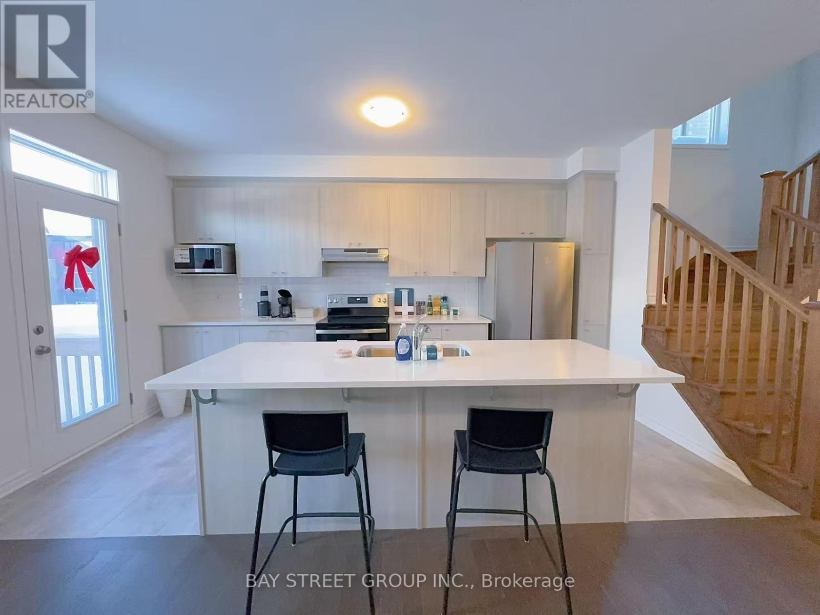 704 Mika Street, Innisfil, Ontario  L9S 0R7 - Photo 5 - N12695440