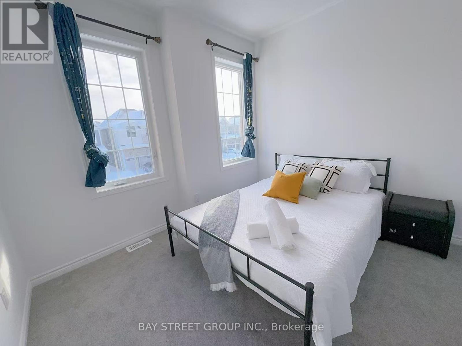 704 Mika Street, Innisfil, Ontario  L9S 0R7 - Photo 7 - N12695440