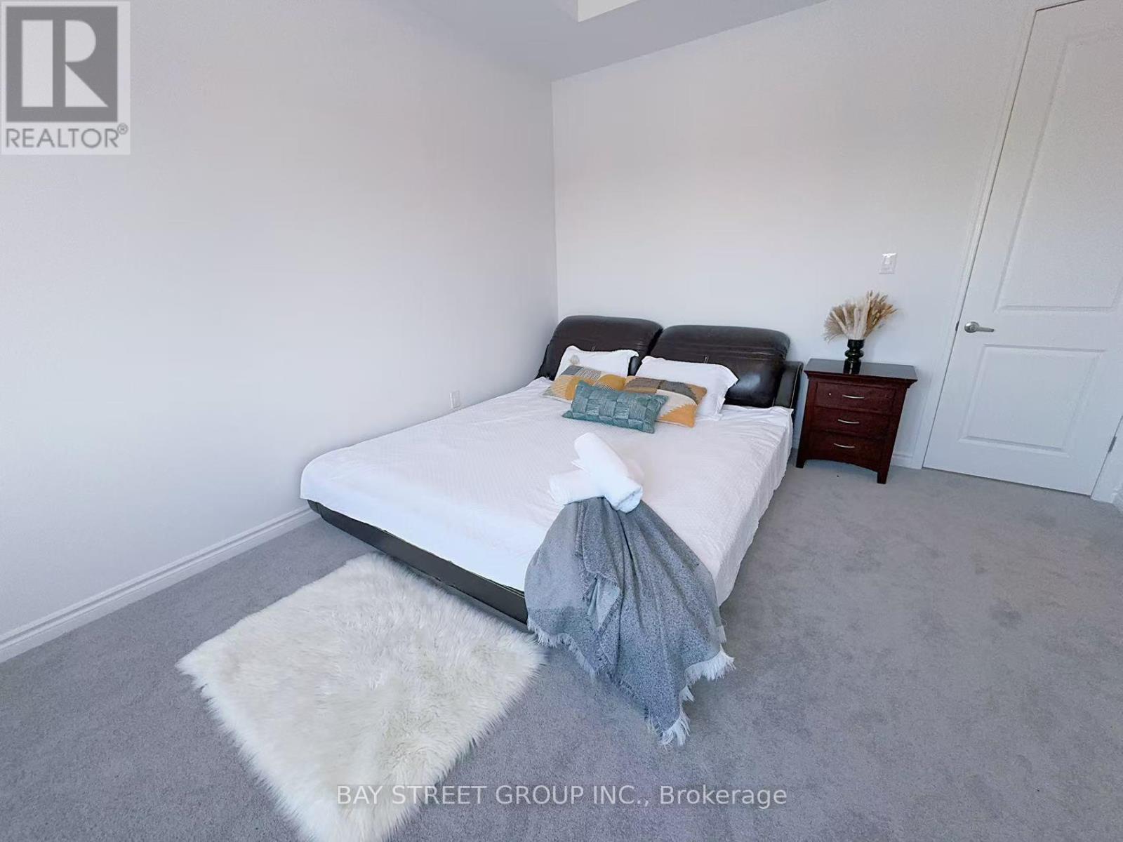 704 Mika Street, Innisfil, Ontario  L9S 0R7 - Photo 8 - N12695440