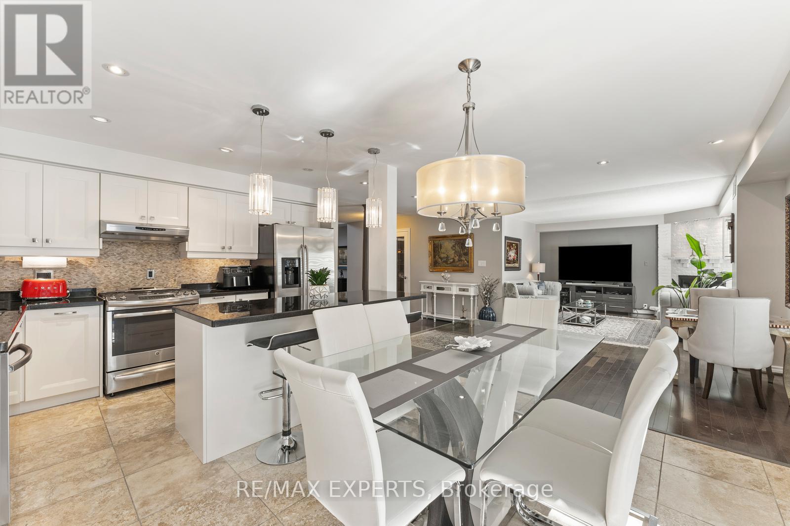 286 Kirby Crescent, Newmarket, Ontario  L3X 1H4 - Photo 11 - N12695448