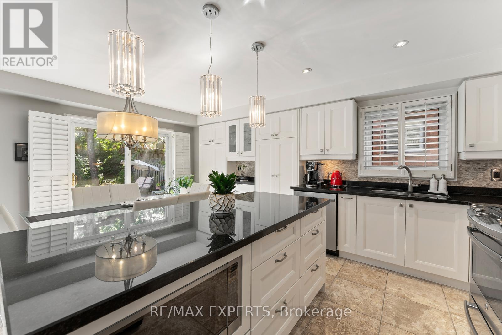 286 Kirby Crescent, Newmarket, Ontario  L3X 1H4 - Photo 12 - N12695448