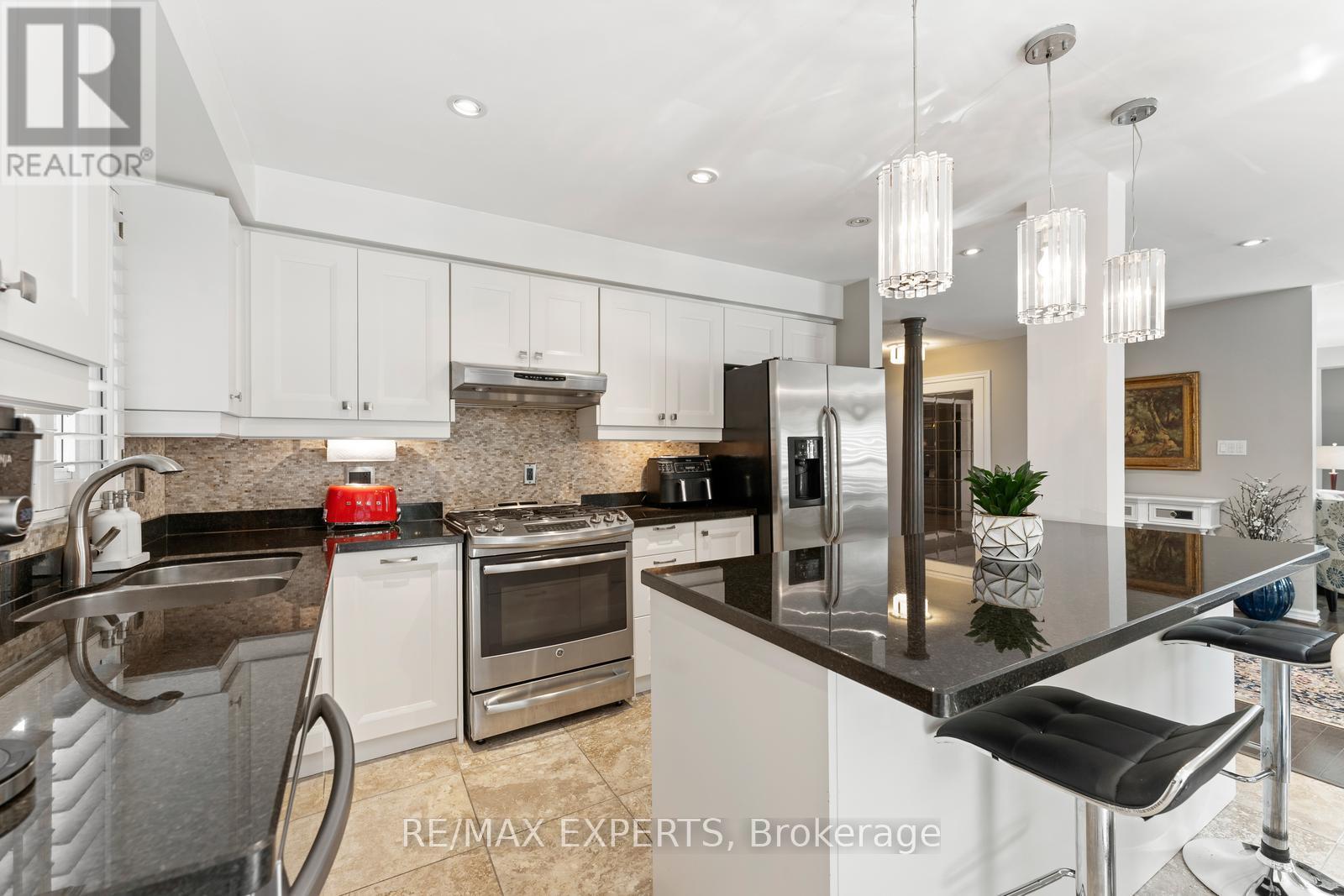 286 Kirby Crescent, Newmarket, Ontario  L3X 1H4 - Photo 14 - N12695448