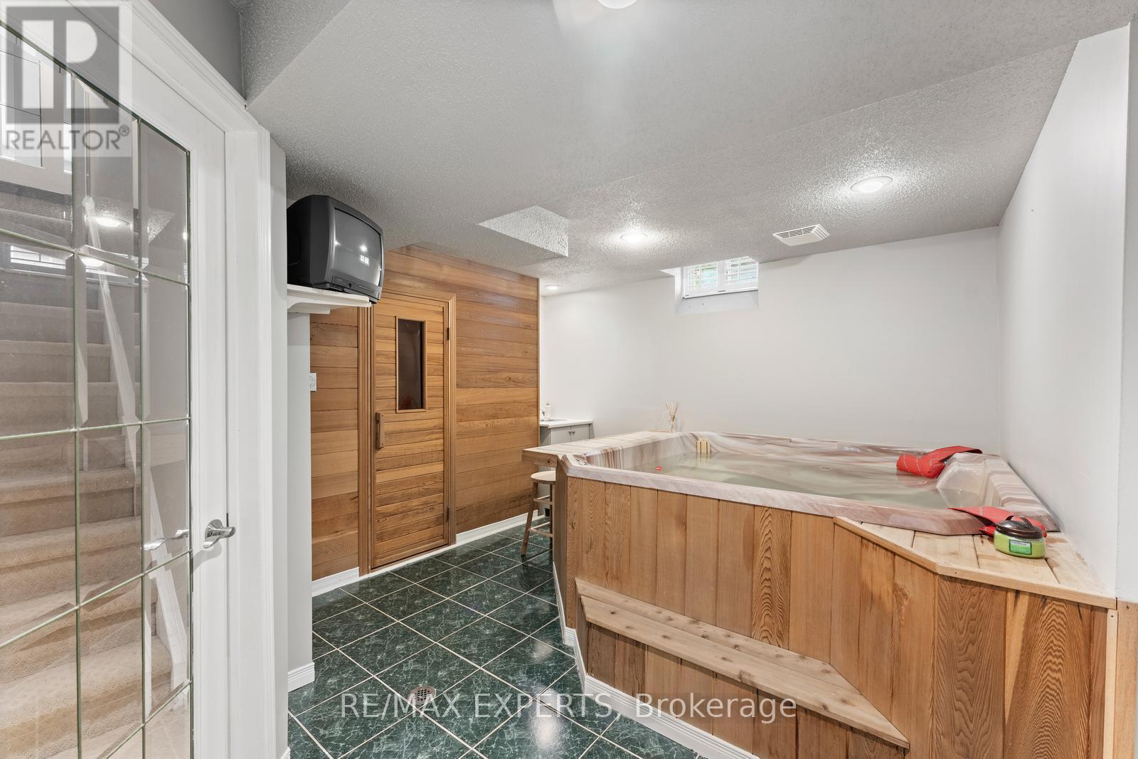 286 Kirby Crescent, Newmarket, Ontario  L3X 1H4 - Photo 42 - N12695448