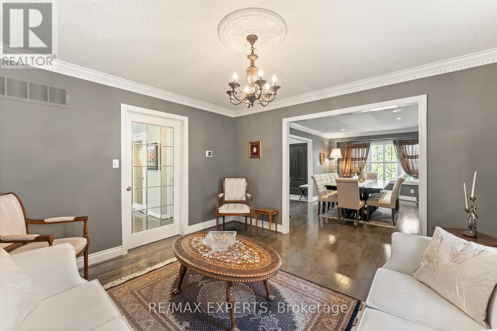 286 Kirby Crescent, Newmarket, Ontario  L3X 1H4 - Photo 6 - N12695448