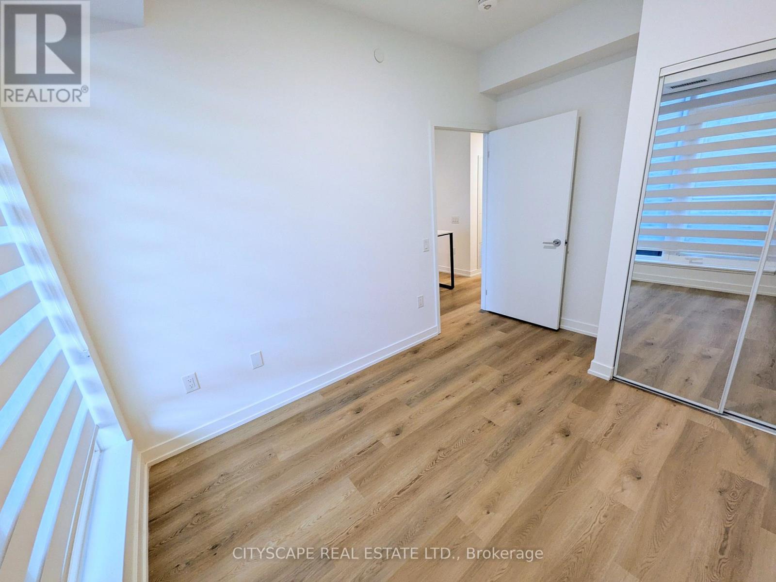 3211 - 395 Square One Drive, Mississauga, Ontario  L5B 0P6 - Photo 10 - W12695312