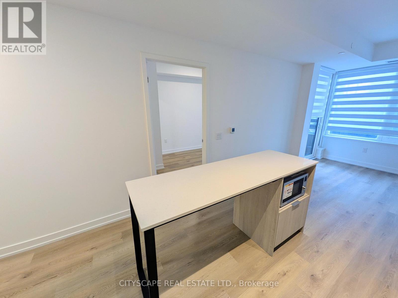 3211 - 395 Square One Drive, Mississauga, Ontario  L5B 0P6 - Photo 3 - W12695312