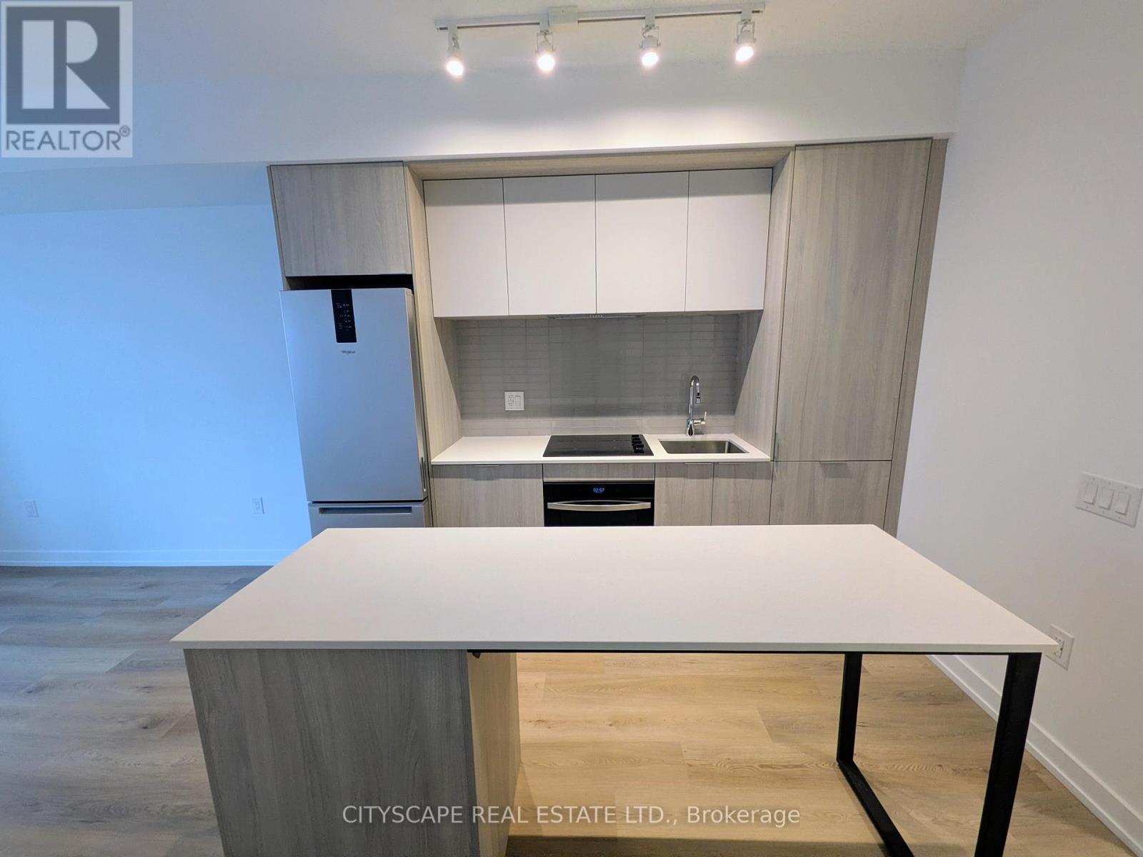 3211 - 395 Square One Drive, Mississauga, Ontario  L5B 0P6 - Photo 5 - W12695312