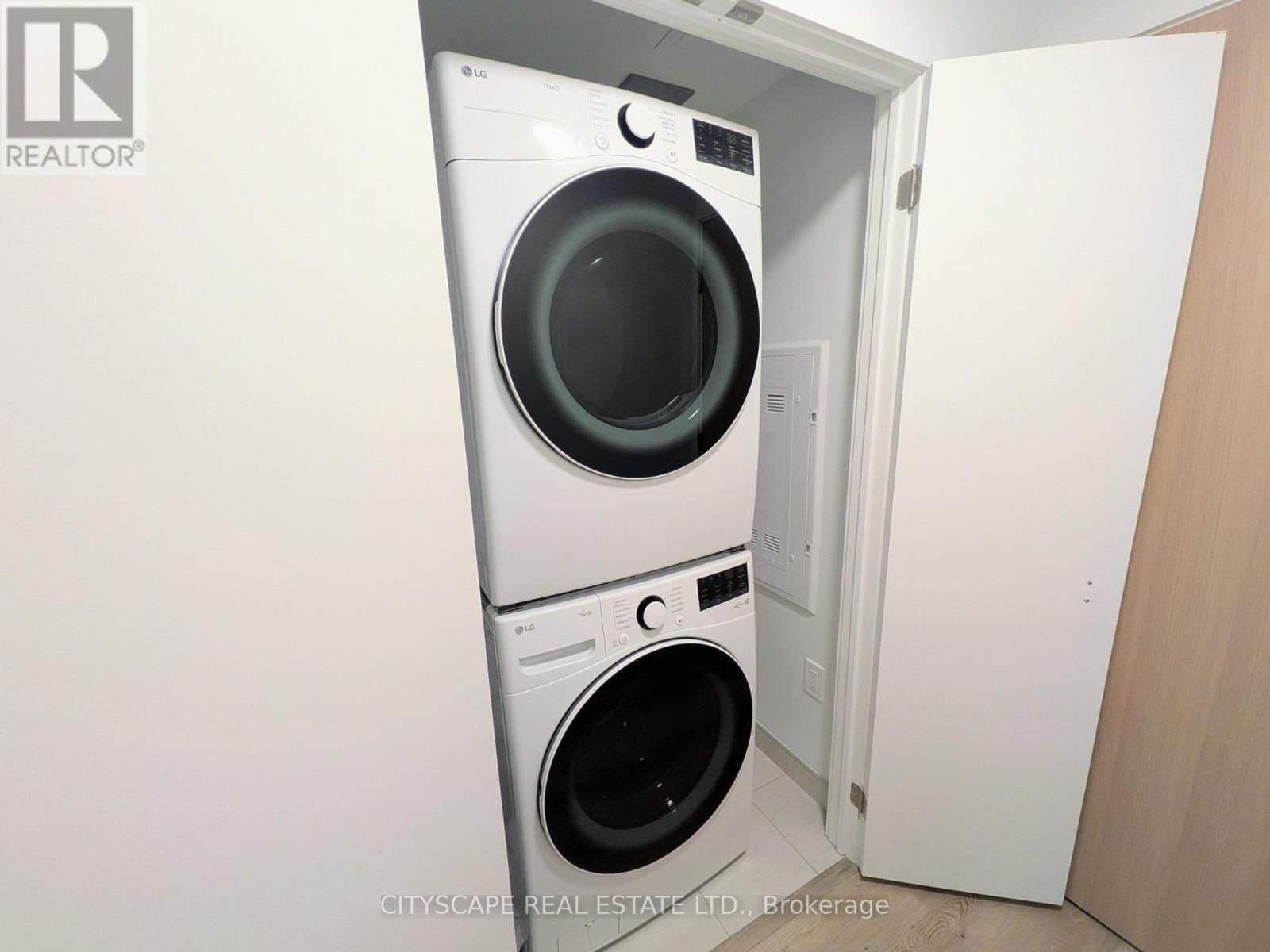 3211 - 395 Square One Drive, Mississauga, Ontario  L5B 0P6 - Photo 7 - W12695312