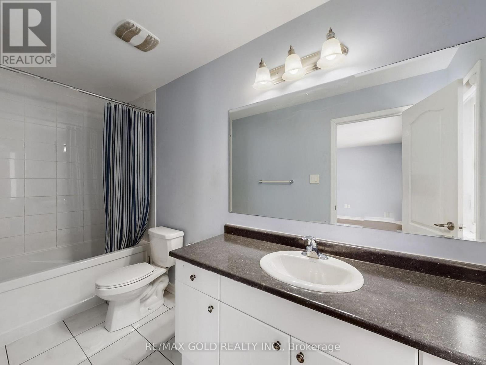 14 Donlamont Circle, Brampton, Ontario  L7C 3H1 - Photo 11 - W12695382