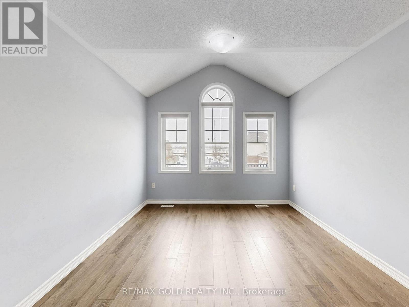 14 Donlamont Circle, Brampton, Ontario  L7C 3H1 - Photo 12 - W12695382