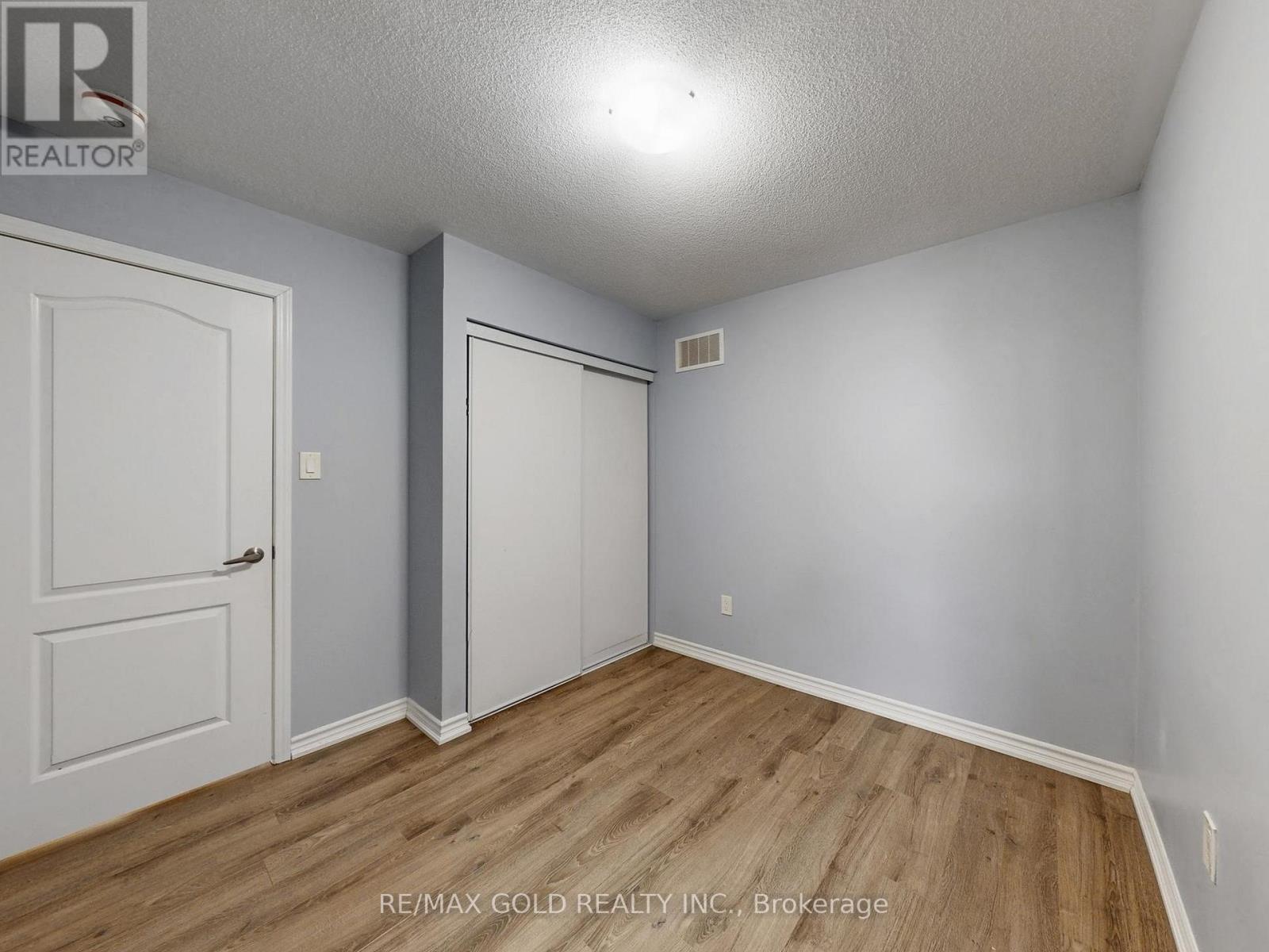 14 Donlamont Circle, Brampton, Ontario  L7C 3H1 - Photo 15 - W12695382