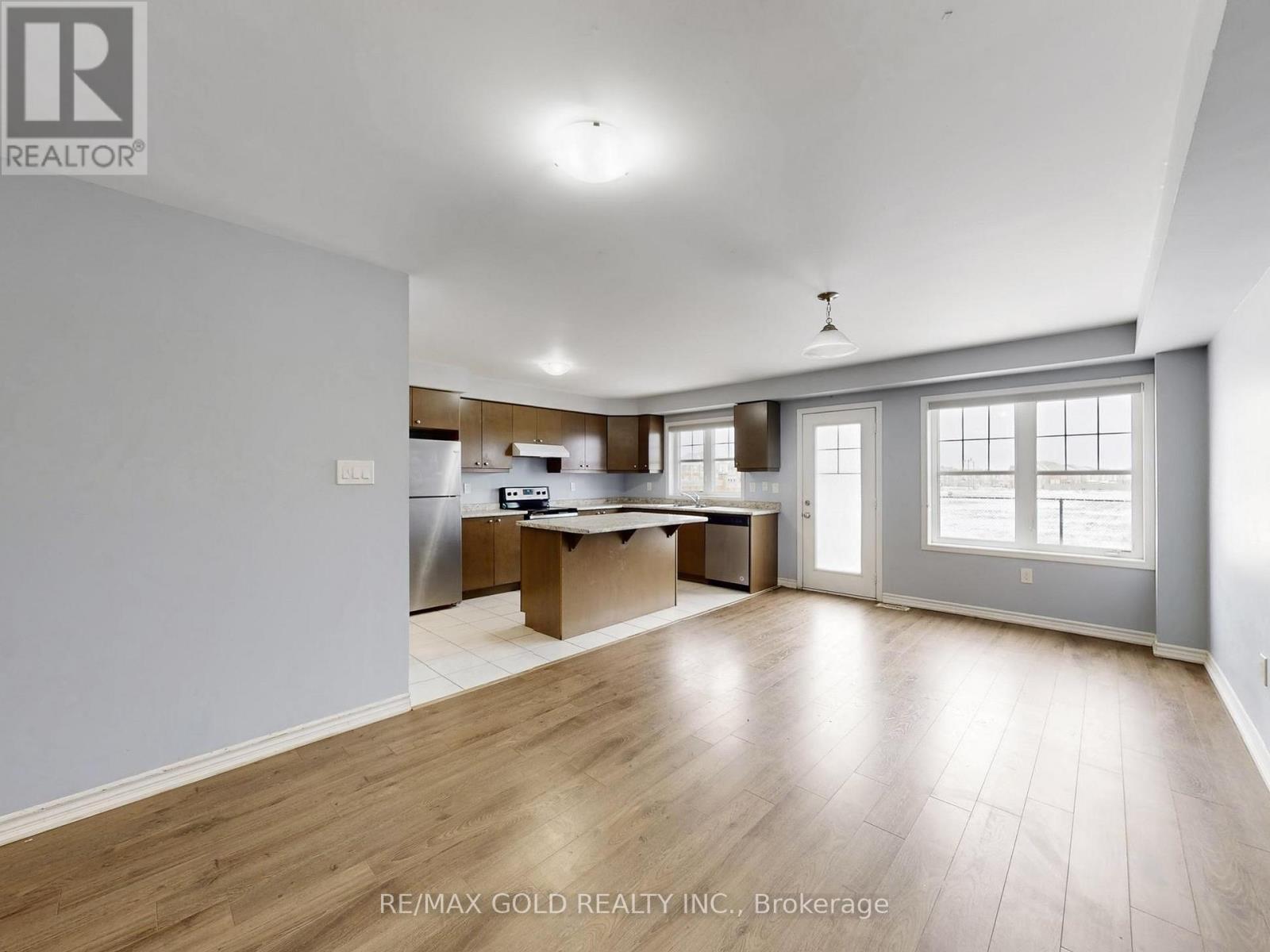 14 Donlamont Circle, Brampton, Ontario  L7C 3H1 - Photo 5 - W12695382